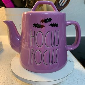 ❌sold❌Rae Dunn Tea Pot